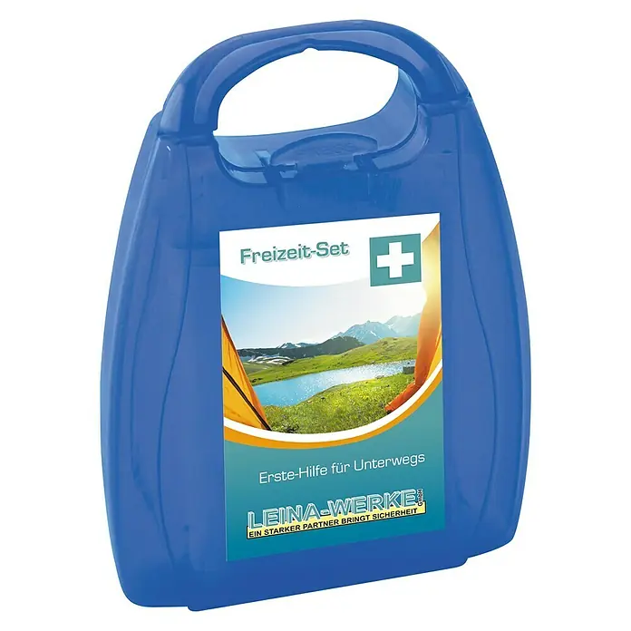 Leina-Werke Erste-Hilfe-Box Freizeit - Kunststoff, Farbe: Blau - Blaue Erste-Hilfe-Box für Freizeitaktivitäten mit einem Bild von Bergen und einem See.