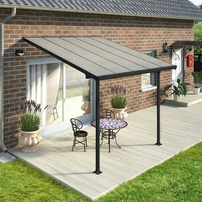 Solid Elements Terrassenüberdachung Martina - B x T: 305 x 300 cm, Anthrazitgrau, Polycarbonat, Transparent - Außenaufnahme einer Terrassenüberdachung mit Tisch und Stühlen.