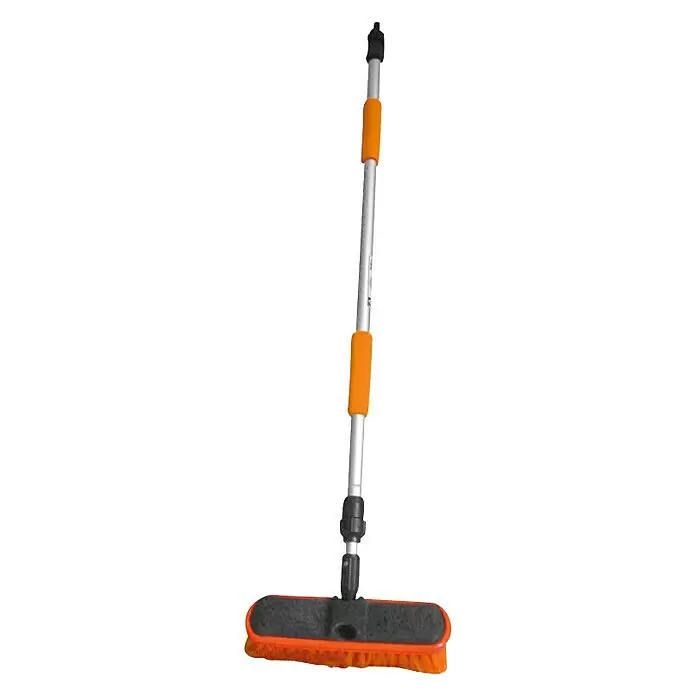 Cepillo de lavado con mango - Modelado ergonómico, Apto para: Coches - Cepillo de limpieza telescópico con cerdas naranjas, cabezal negro y empuñaduras antideslizantes naranjas en un palo plateado.