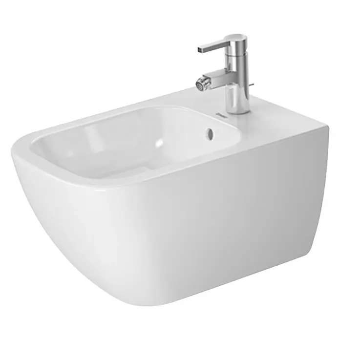 Duravit Happy D.2 Wand-Bidet - 35,5 x 54 cm, Weiß, Keramik, Ohne Spezialglasur - Nahaufnahme eines weißen Wand-Bidets mit einem modernen Chromhahn, das ein elegantes und minimalistisches Badezimmerdesign zeigt.