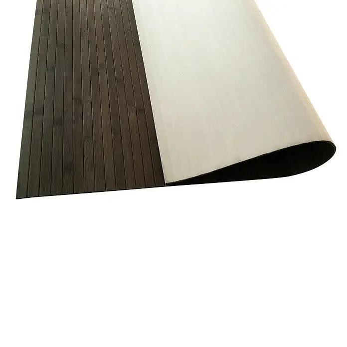 Alfombra de bambú Bamboo cool - Wengué, 240 x 160 cm - Detalle de una alfombra de bambú con base antideslizante, ideal para baños y zonas húmedas. La alfombra es resistente y fácil de limpiar.