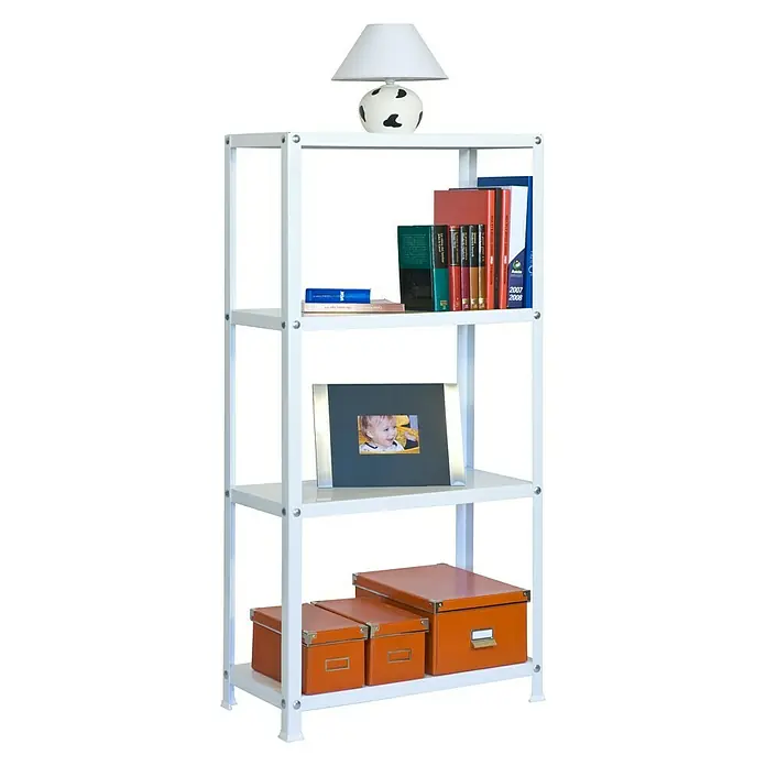 Simonrack Simonhome Metallregal Classic Mini - H x B x T: 160 x 80 x 30 cm, Traglast pro Boden: 100 kg, Anzahl Böden: 4 Stk., Schrauben, Weiß/Weiß - Vierstöckiges weißes Bücherregal mit Lampe, Büchern, Foto und dekorativen Schachteln. Das Regal ist mit verschiedenen Gegenständen dekoriert.