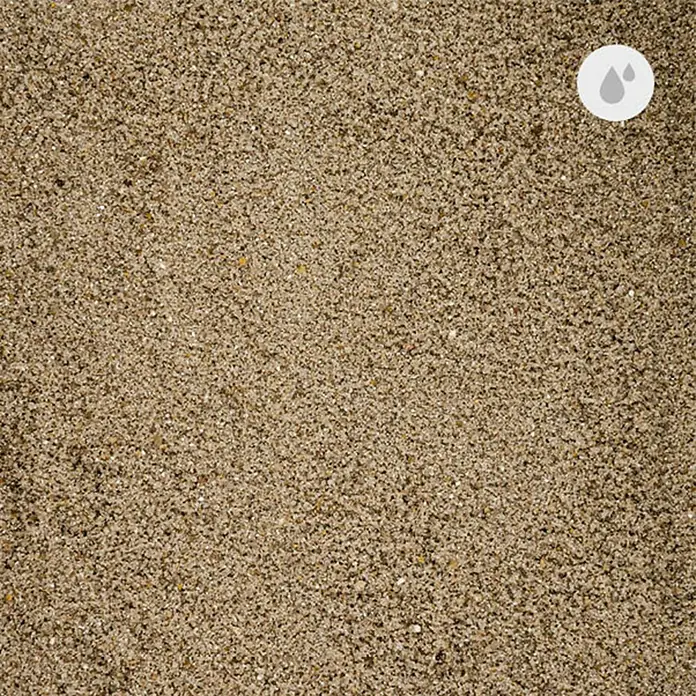Min2C Putz-Mauersand - Körnung: 0 mm - 2 mm, 1.000 kg - Nahaufnahme von beigem Sand mit feiner Textur und einem Wasserdichtigkeitssymbol in der oberen rechten Ecke.