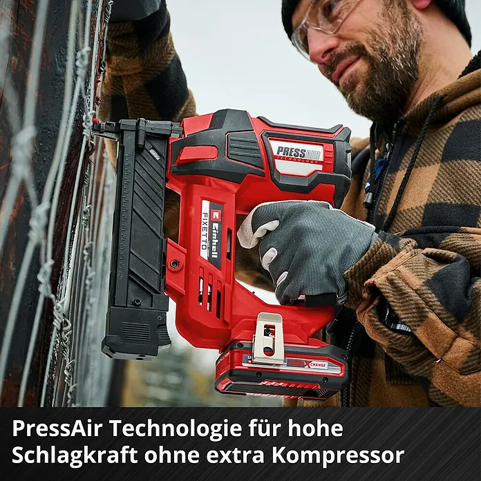 Einhell Professional PXC 18V Akku-Tacker FIXETTO 18/40 S - 18 V, Ohne Akku - Der Einhell Fixetto Akku-Nagler in Aktion: Leistungsstark und kabellos für flexible Einsätze.