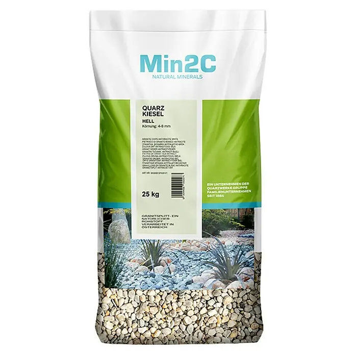 Min2C Quarzkiesel - Hell, Körnung: 4 mm - 8 mm, 25 kg - Aufnahme einer Packung Min2C Quarz Kiesl Hell mit einer Körnung von 4-8 mm, ein natürliches Mineralprodukt.