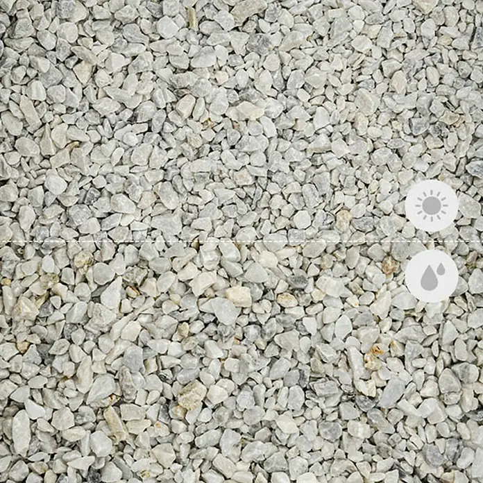 Min2C Marmorsplitt - Weiß, Körnung: 7 mm - 12 mm, 25 kg - Abbildung von Carrara-Ziersplitt, der trocken und nass aussieht. Die Carrara-Steine sind ideal für dekorative Zwecke im Garten.