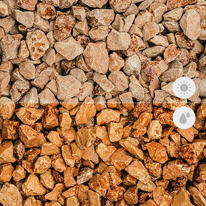 Min2C Bruchsteine - Veronarot, Körnung: 30 mm - 60 mm, 25 kg - Nahaufnahme von Zierkieseln im trockenen und nassen Zustand. Die Farbintensität des Steins verändert sich mit Feuchtigkeit.