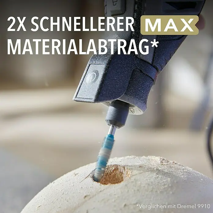 Dremel Raspelfräser MAX Power Carving 9952 - Kegelförmig - Dremel-Werkzeug in Aktion, das Material bearbeitet. Bewirbt 2x schnelleren Materialabtrag im Vergleich zum Dremel 9910.