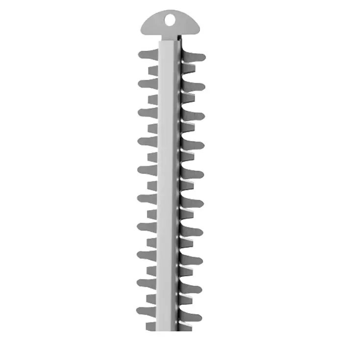 Stiga 100er Serie Akku-Heckenschere HT 100e Set - 20 V, Li-Ionen, 1 Akku, Schnittlänge: 50 cm - Nahaufnahme der Klinge einer Heckenschere, die für präzise Schnitte in der Gartenarbeit konzipiert wurde.