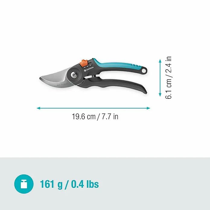 Gardena Gartenschere PremiumCut Flex - Max. Aststärke: 24 mm - Eine Gardena Gartenschere mit blau-schwarzen Griffen und Größenangaben.
