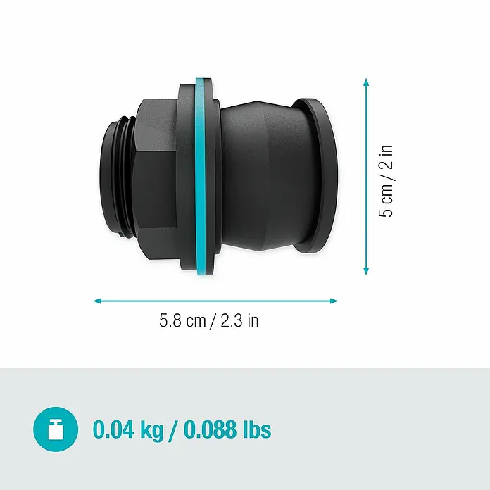 Gardena Anschlussstück Push In G1"-G3/4" - Passend für: Wassertanks mit 2-10 mm Wandstärke & Radius von min. 50 cm - Schwarzes Produkt mit blauer Akzentfarbe und Maßangaben, 5,8 cm x 5 cm.