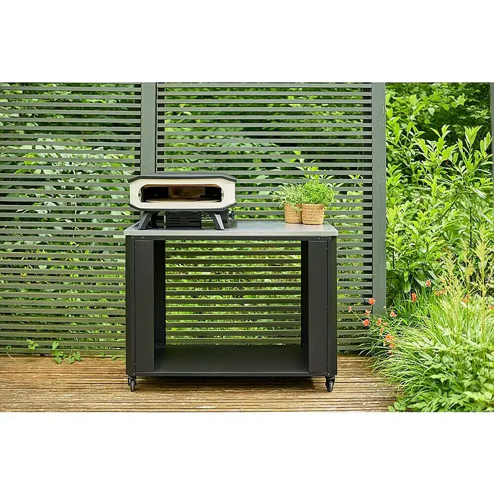 Cozze Outdoorküchen-Modul - Schwarz/Silber, B x T x H: 119 x 60 x 90 cm - Der tragbare Gas-Pizzaofen auf einem robusten Unterschrank mit Arbeitsfläche und Regalboden, ideal für den Außenbereich.