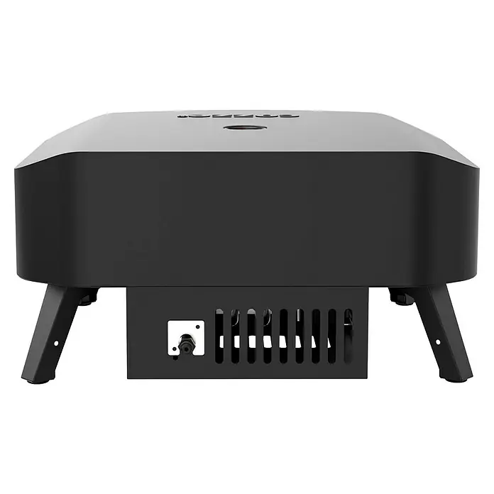 Cozze Pizzaofen Classic 17" - Grillfläche (B x T): 42,5 x 42,5 cm, 8 kW - Seitenansicht des Solostove Pi Prime Pizzaofens in Schwarz, mit Gasanschluss und stilvollen Füßen für Stabilität.