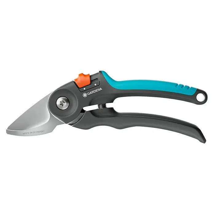Gardena Gartenschere PremiumCut - Bypass, Max. Aststärke: 22 mm - Gartenschere von Gardena mit einer blau-grauen Griff und einer Klinge mit der Aufschrift "Made in Germany".