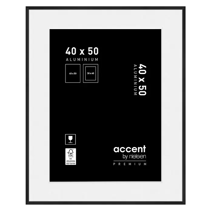 Accent Alurahmen Premium - 40 x 50 cm, Schwarz Matt - Schwarzer Aluminium-Bilderrahmen mit weißem Passepartout, 40 x 50. Mit Nielsen-Branding.