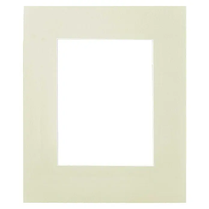 Nielsen Passepartout White Core - Dunkelweiß, Bildformat: 30 x 40 cm, L x B: 50 x 60 cm - Ein elfenbeinfarbener Passepartout-Rahmen mit einem rechteckigen Ausschnitt in der Mitte, perfekt für die Präsentation von Fotos oder Kunstwerken.