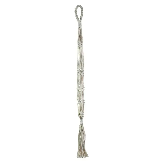 Blumenampel Makramee - Ø x H: 4 x 85 cm, Beige - Detailaufnahme eines Makramee-Pflanzenaufhängers mit einem geflochtenen Design aus cremefarbener Kordel, perfekt für eine stilvolle Inneneinrichtung.