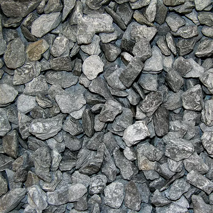 Hamann Mercatus Schieferplättchen Canadian Slate - Schwarz, Steinkörnung: 30 mm - 60 mm, 25 kg - Dunkelgrauer Schotter.