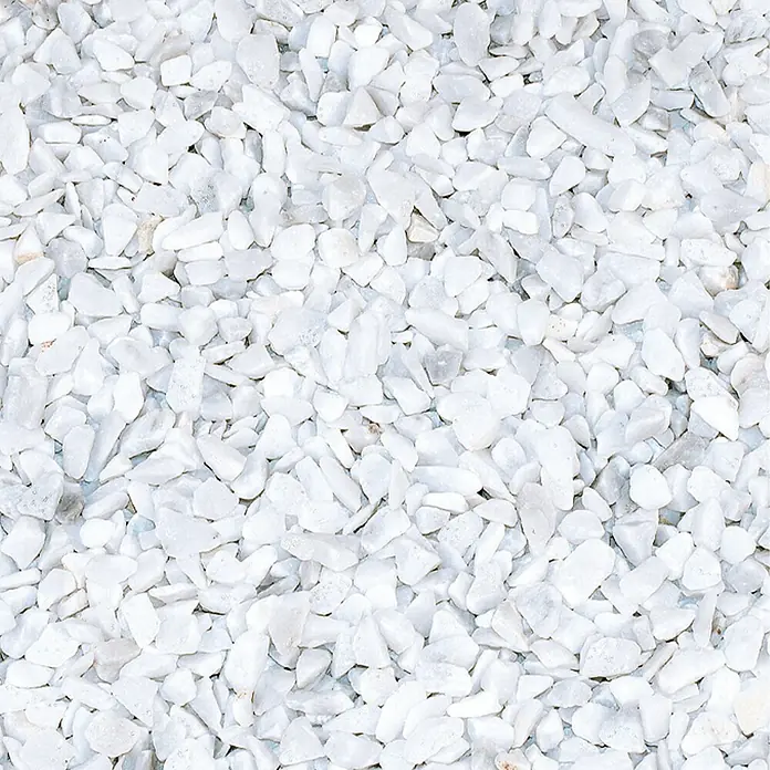 Hamann Mercatus Marmorsplitt - Carrara, Körnung: 9 mm - 12 mm, 1.000 kg - Nahaufnahme von Ziersplitt aus Carrara-Marmor. Die glänzenden, weißen Steine sind ideal für die Gartengestaltung und den Innenbereich.