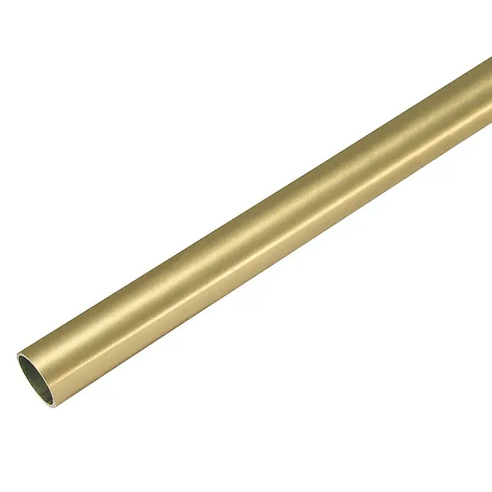 Gardinenstange - Messingoptik matt, Länge: 160 cm, Durchmesser: 25 mm - Nahaufnahme eines goldenen Metallrohrs. Dieses glatte, zylindrische Rohr ist ideal für Bau- und Dekorationsprojekte.