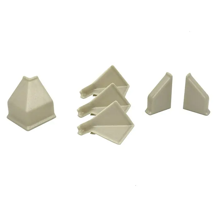 CUCINE Zubehör-Set - Gold, 6 -tlg. - Dieses Bild zeigt ein Set aus Eckschutzelementen aus Kunststoff, bestehend aus Pyramiden- und Keilformen, ideal für den Möbelbau.