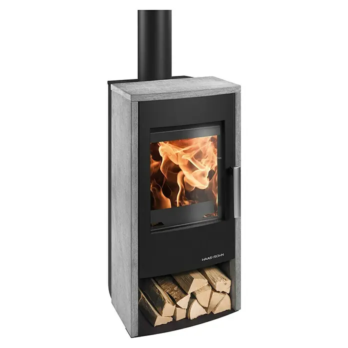 Haas+Sohn Kaminofen Rubus Easy - 6 kW, Raumheizvermögen: 140 m³, Material Verkleidung: Speckstein, Schwarz - Abgebildeter Haas+Sohn Kaminofen mit Holzfach und brennendem Feuer, ideal für gemütliche Wärme und stilvolles Ambiente im Wohnraum.