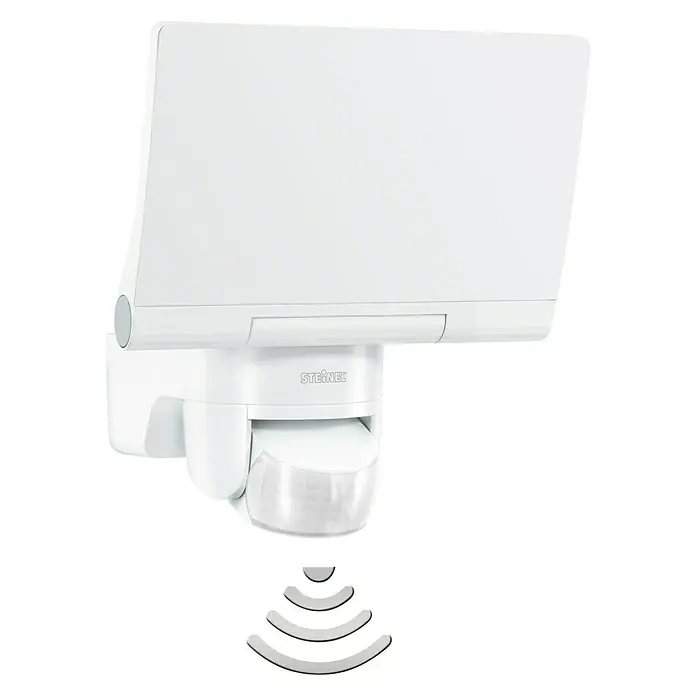 Steinel LED-Sensor-Strahler XLED home 2 S weiß - 13,7 W, L x B x H: 161 x 180 x 218 mm, Weiß, IP44 - Nahaufnahme einer weißen Steinel-Außenleuchte mit Bewegungsmelder und abstrahlenden Wellen am unteren Bildrand.