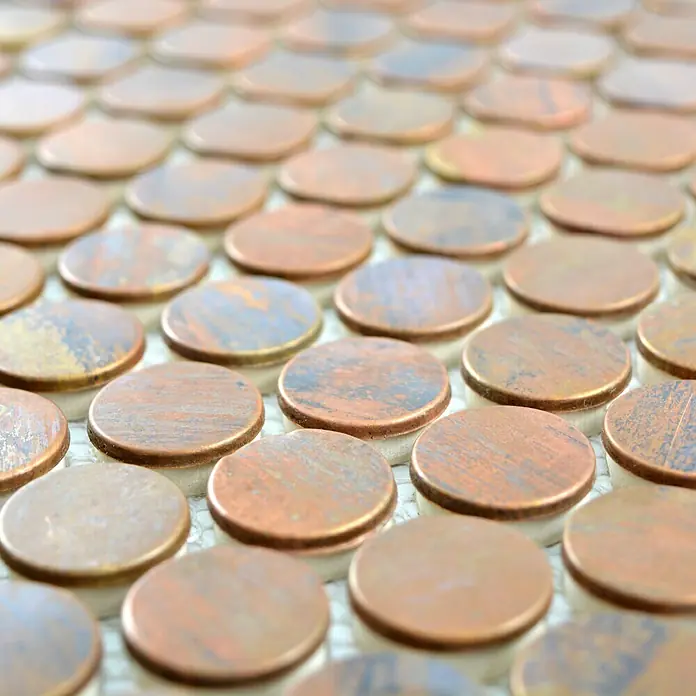 Mosaikfliese Knopf XK PR 56 - 29,8 x 28,2 cm, Kupfer, Matt - Nahaufnahme von runden, kupferfarbenen Mosaikfliesen, die ein modernes und einzigartiges Design für Badezimmer und Küchen bieten.