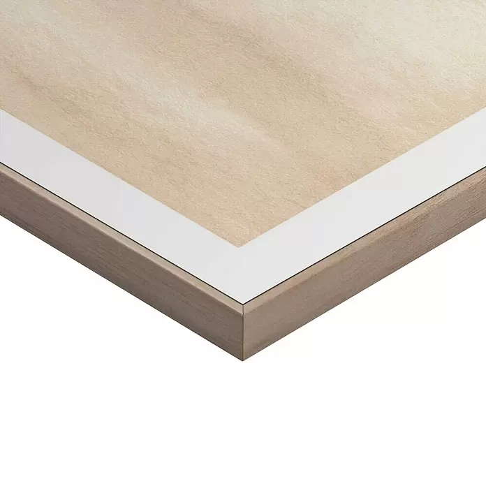 Reinders Bild Slim Frame Wood - Pebble Play, B x H: 50 x 70 cm - Nahaufnahme eines hellen Holzrahmens mit weißem Passepartout und hellbraunem, texturiertem Einsatz.