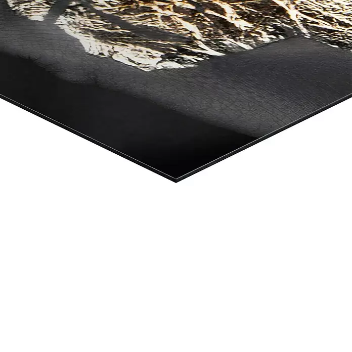 Reinders Decopanel - Woman Gold Hand, B x H: 60 x 90 cm - Schräges schwarzes Druckpaneel mit einer strukturierten metallisch goldenen und dunklen abstrakten Gestaltung.