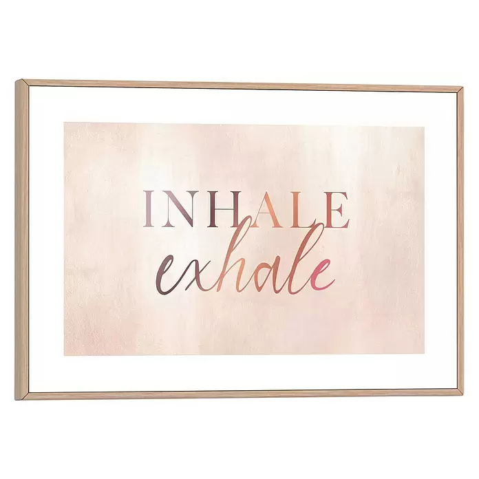 Reinders Bild Slim Frame Wood - Inhale Exhale, B x H: 30 x 20 cm - Gerahmter Druck mit 'INHALE exhale' Text in Farbverlauf Pink/Violett/Orange auf hellrosafarbenem Hintergrund, in hellem Holzrahmen.
