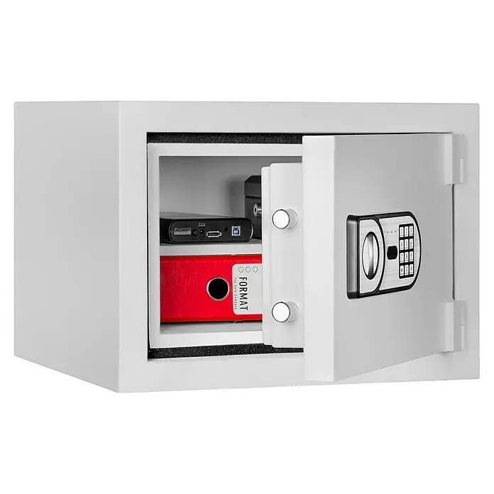 Format Feuerschutztresor Fire Safe Light - L x B x H: 33,5 x 46 x 45,2 cm, Elektronisches Zahlenschloss, 20 l - Ein Tresor in Weiß mit geöffneter Tür, im Inneren befinden sich eine Festplatte und ein roter Ordner.