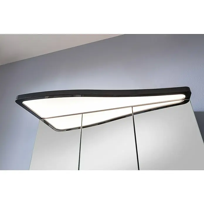 Camargue Lineo LED-SpiegelschrankB x H: 70,4 x 70,2 cm, Berg Eiche, DIN Anschlag: Links - Nahaufnahme eines Spiegelschranks mit integrierter Beleuchtung, die ein modernes und funktionales Badezimmerdesign zeigt.
