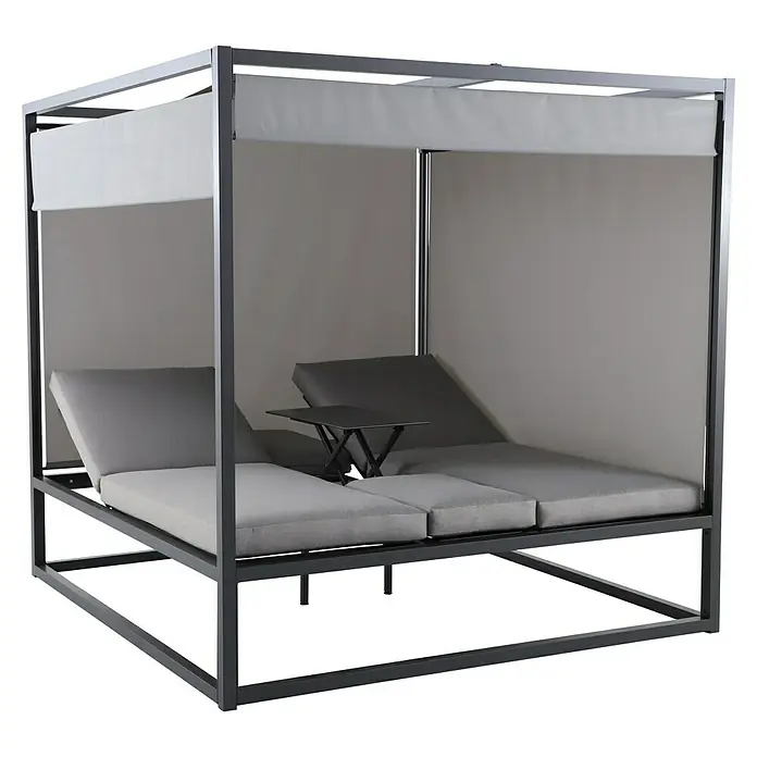 Tumbona de jardín Scarlet - 200 x 200 x 200 cm - Imagen de una moderna cama de día para exteriores con estructura gris, cojines y una pequeña mesa, ideal para relajarse al aire libre.