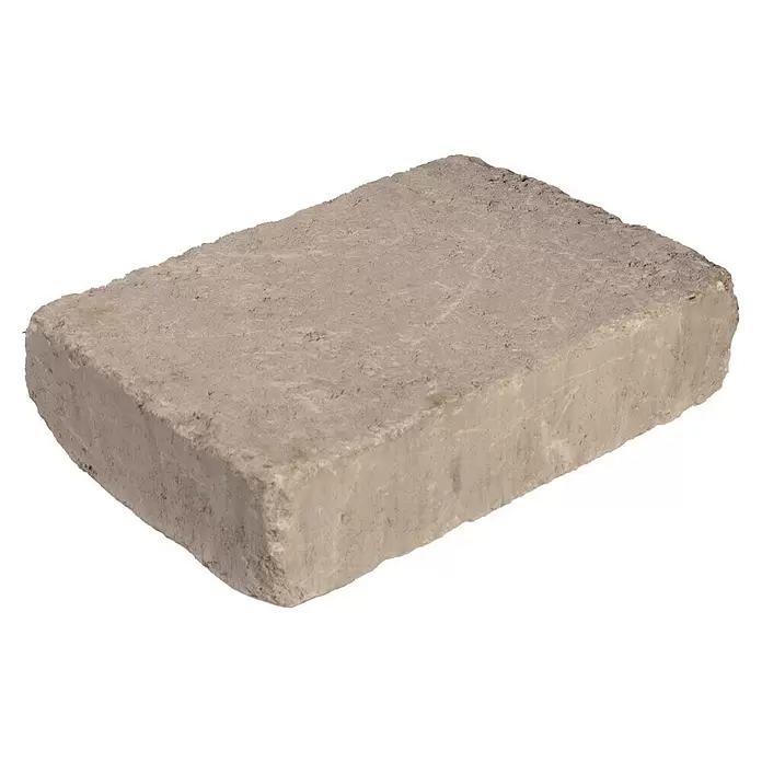 Pflasterstein Times - Grau/Anthrazit, 20 x 30 x 7 cm, Rechteckig - Ein einzelner grauer Betonstein mit rauer Textur, schräg von oben gesehen.