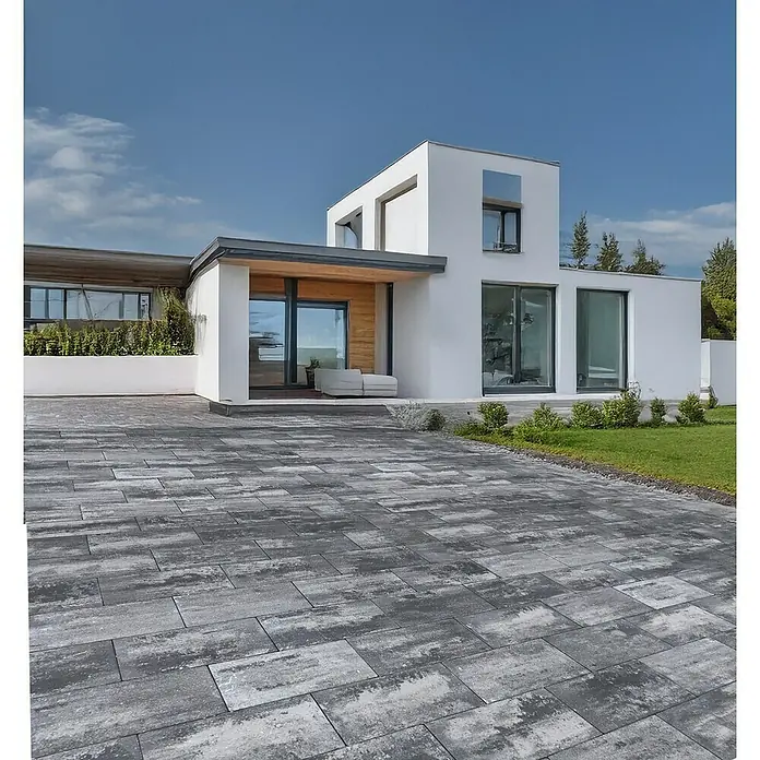 EHL Terrassenplatte Olinda - 40 x 20 x 4 cm, Grau/Anthrazit, Beton - Moderne Hausansicht mit stilvoller Pflasterung, die das architektonische Design des Hauses hervorhebt.