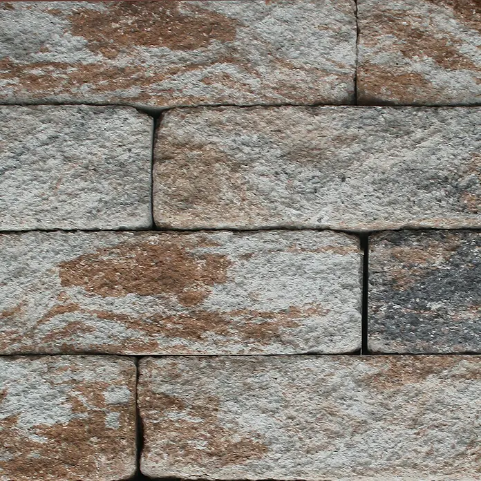 EHL Mauerstein Anzio Light - 25 x 18 x 15 cm, Muschelkalk, Beton - Nahaufnahme einer Steinmauer mit braunen und grauen Farbtönen, die eine robuste und natürliche Textur zeigt.