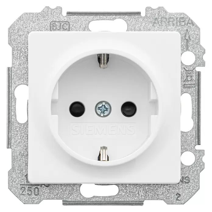 Siemens DELTA Mega Steckdose SIE044073 - Polar Weiß, Glänzend, Kunststoff, Unterputzmontage - Weiße Siemens Schuko-Steckdose mit silberfarbenem Metallmontagerahmen, bereit zur Installation.