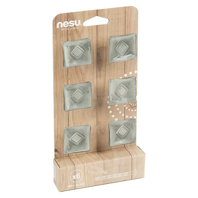 Nesu Tirador para muebles 2313 6 uds. - L x An x Al: 3,3 x 3,3 x 2,1 cm, Acero, Niquelado - Primer plano de un paquete de seis pomos cuadrados plateados para muebles Nesu con diseño de rombos, en un envase imitación madera.