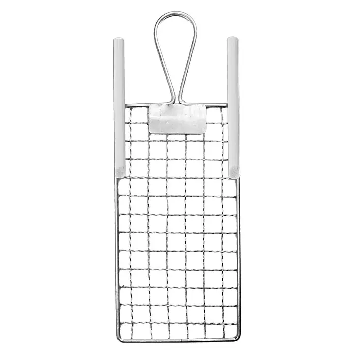 F18 Abstreifgitter - L x B: 11 x 20 cm, Metall - Bild einer eckigen, silberfarbenen Frittierkorb, der zum Frittieren von Speisen verwendet wird. Er hat einen Griff zum einfachen Eintauchen.