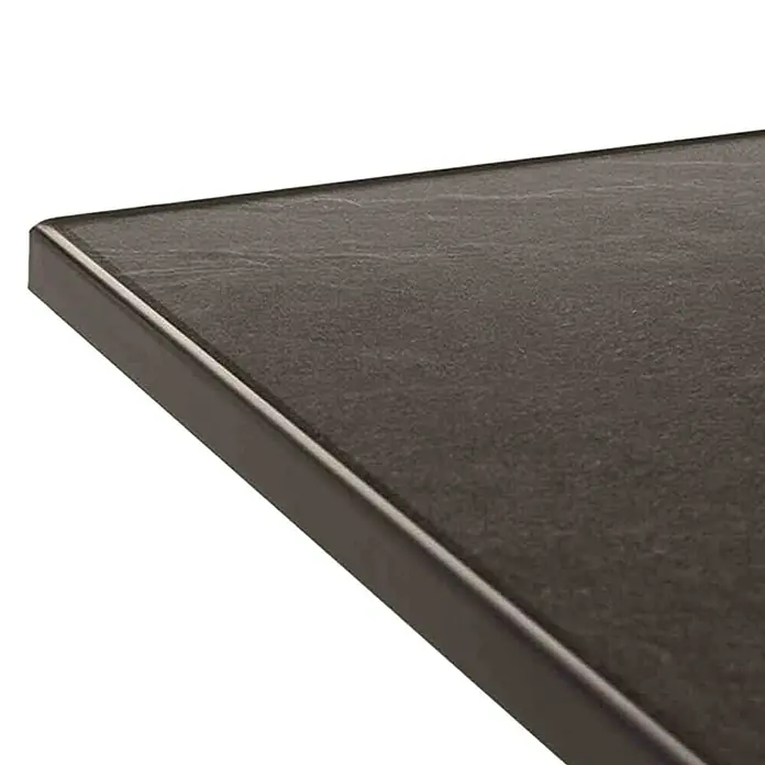 Sieger Boulevard Gartentisch - L x B x H: 120 x 80 x 73 cm, Stahl, Vivodur, Rechteckig, Graphit/Anthrazit - Detailaufnahme einer dunklen Tischplatte mit leicht marmorierter Oberfläche und abgerundeter Kante. Hochwertige Optik für stilvolle Inneneinrichtung.