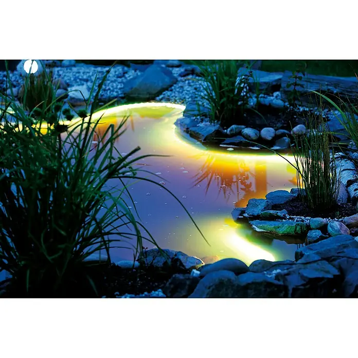 Heissner LED-Band Unterwasser - 5 m - Stimmungsvoller Teich mit integrierter Beleuchtung, die eine warme und einladende Atmosphäre im Garten schafft.