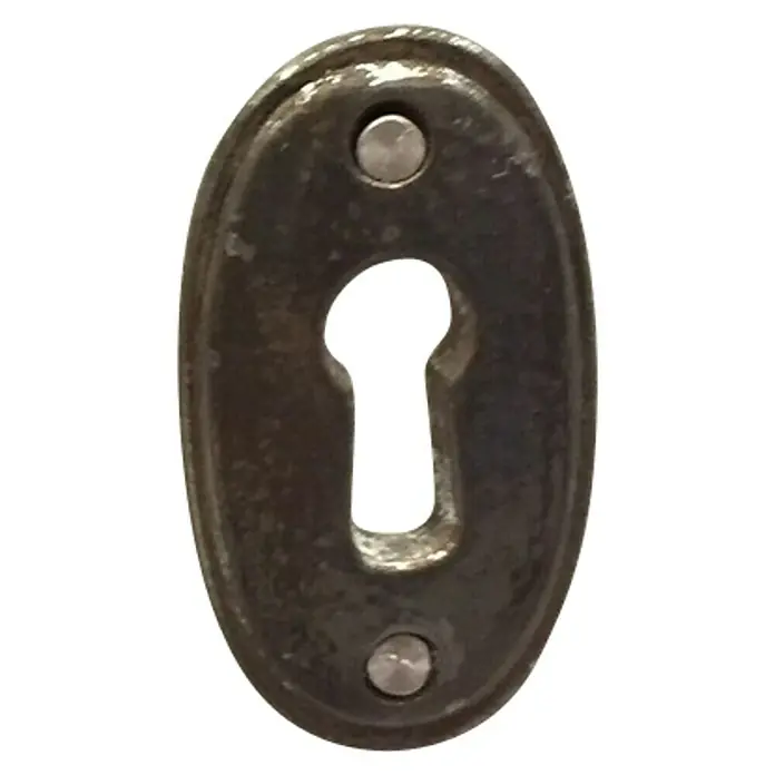 Stabilit Escudo para cerraduras - Marrón, Ovalada - Detalle de una antigua bocallave metálica ovalada con dos remaches, ideal para decoraciones vintage o retro.