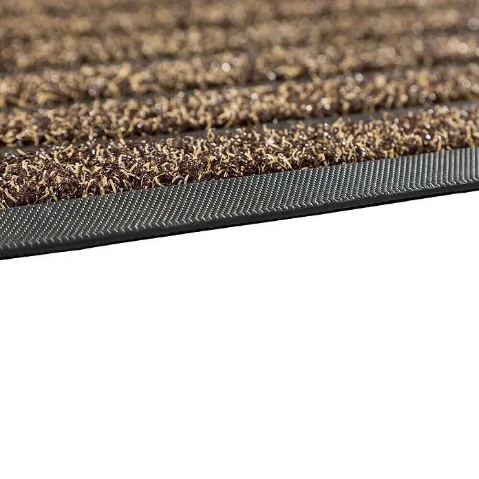 Astra Fußmatte Scraper Line - Braun/Schwarz, 40 x 60 cm - Nahaufnahme einer braunen Fußmatte mit schwarzer Gummibasis, die robuste und schmutzabweisende Eigenschaften zeigt.