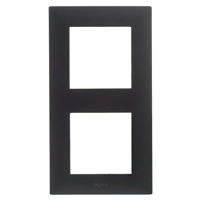 Legrand Niloé Step Marco - Antracita, Modelo de mecanismos: x 2, Plástico, Instalar - Cubierta de marco doble Legrand negra para una forma elegante de cubrir interruptores y enchufes. Ofrece un aspecto moderno y elegante en cualquier habitación.