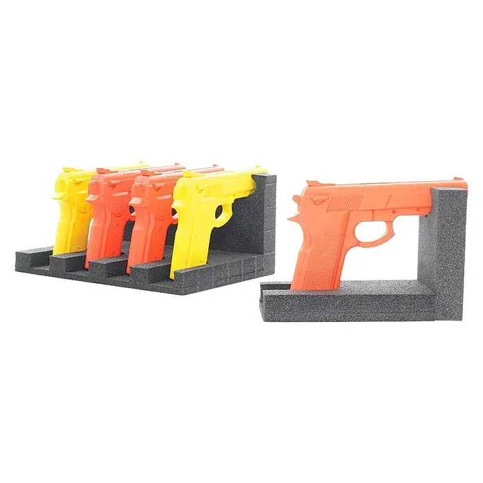 Rottner Kurzwaffenhalter - L x B x H: 20 x 37,5 x 13,5 cm, Geeignet für: Max. 5 Kurzwaffen ohne Munition - Bild mit gelben und orangefarbenen Trainingspistolen in einer Präsentationshalterung aus Schaumstoff für Sicherheitstraining.