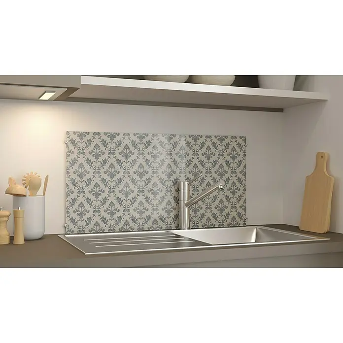 CUCINE Küchenrückwand - Retrolook, 80 x 40 cm, Stärke: 6 mm, Einscheibensicherheitsglas (ESG) - Spültisch mit Wasserhahn und gemusterter Rückwand. Die Küchenspüle aus Edelstahl ist modern und funktional gestaltet.