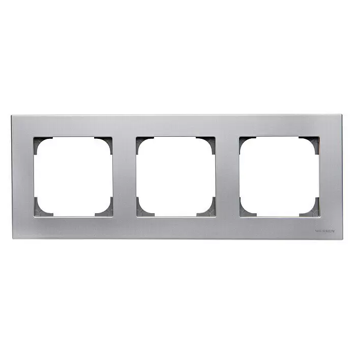 Niessen Sky Marco - Plateado, Modelo de mecanismos: x 3, Plástico - Marco triple Niessen plateado metálico para interruptores o enchufes eléctricos.