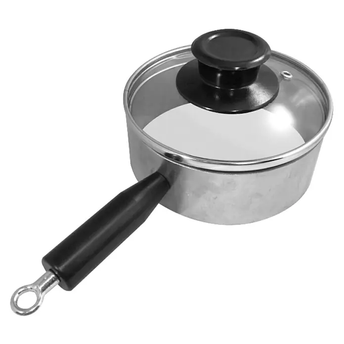 Remundi Grillring mit Deckel - Ø x H: 14 x 5 cm - Nahaufnahme eines Kochtopfs aus Edelstahl mit Glasdeckel und schwarzem Griff vor einem schwarzen Hintergrund.