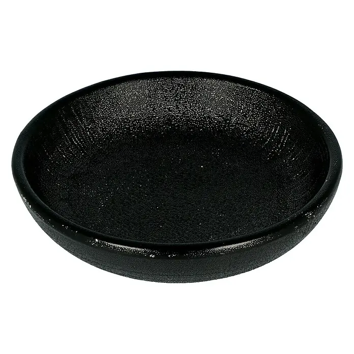Camargue Kaya Seifenschale - Steingut, Schwarz - Nahaufnahme einer schwarzen, leeren Keramikschale mit rauer Textur, ideal für Dips oder kleine Portionen.